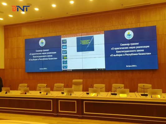 カザフスタンの17.3の」FHDスクリーンが付いている超薄いデスクトップのモニターの上昇の学校教育及び訓練のプロジェクト