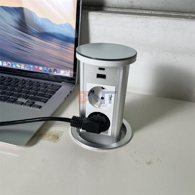 2つのACソケットとUSBポートを隠した電源ソケット オフィスデスクトップのソケット