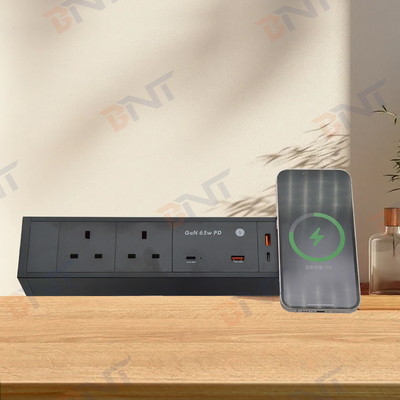 多機能 2つの交流出口 双 USB A+C イギリス 65W PD 急速充電 デスクトップ クランプ ソーケット パワー ストライプ
