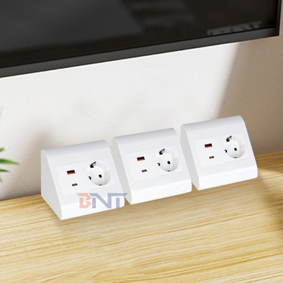 オフィスと家庭用IP44ポータブル卓上EUソケット、複数のデバイス用USB A+C出力ポート付き